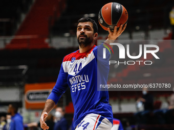 Krunoslav Simon of Anadolu Efes in action during warm-up ahead of the EuroLeague Basketball match between Zenit St. Petersburg and Anadolu E...