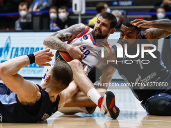 Adrien Moerman (C) of Anadolu Efes vies for the ball with Arturas Gudaitis (L) and K. C. Rivers of Zenit St Petersburg during the EuroLeague...