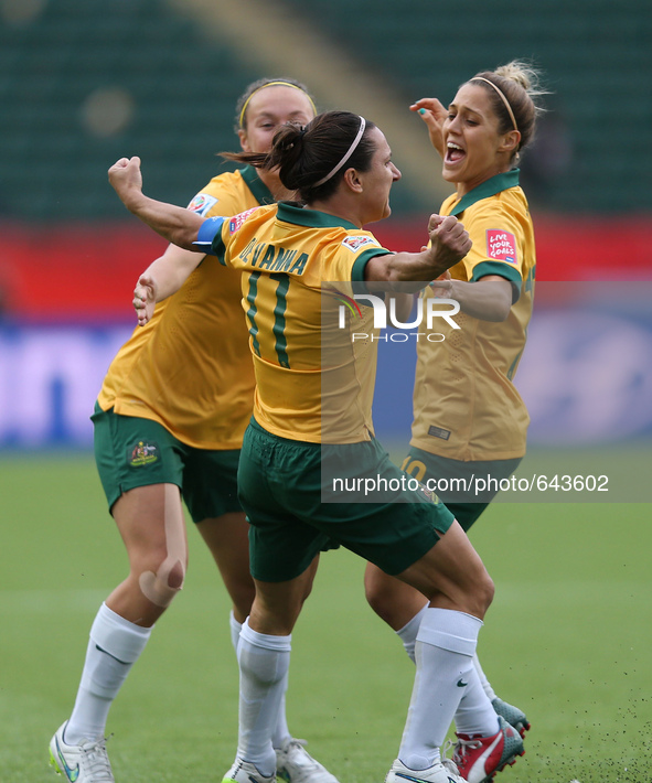 (150617) -- EDMONTON, June 17, 2015 () -- Lisa De Vanna (C) of Australia celebrates for scoring during the group D match against Sweden at t...