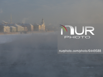 Fog on the frozen Neva River in St. Petersburg. The air temperature dropped to -27 degrees.  (