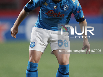 Stanislav Lobotka of Napoli controls the ball during the UEFA Europa League Round of 32 match between Granada CF and SSC Napoli at Estadio N...