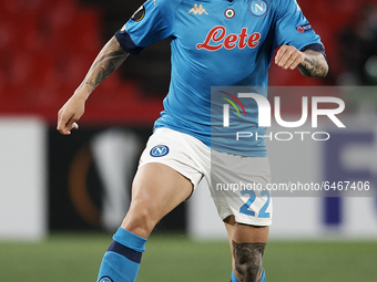 Giovanni Di Lorenzo of Napoli controls the ball during the UEFA Europa League Round of 32 match between Granada CF and SSC Napoli at Estadio...