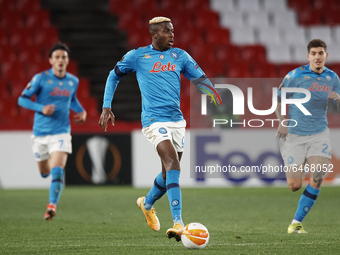 Victor Osimhen of Napoli runs with the ball during the UEFA Europa League Round of 32 match between Granada CF and SSC Napoli at Estadio Nue...