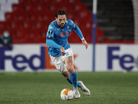 Fabian Ruiz of Napoli runs with the ball during the UEFA Europa League Round of 32 match between Granada CF and SSC Napoli at Estadio Nuevo...