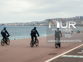 the police controls the lockdown, in Nice, France, on February 27, 2021 -by bicycle along the promenade (