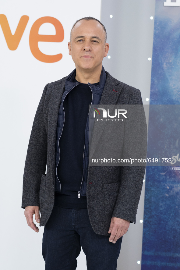 Actor Javier Gutiérrez attends 'Estoy Vivo' photocall at RTVE on March 04, 2021 in Madrid, Spain. 