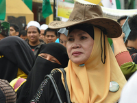 MANILA, Philippines - A muslim woman wears a cowboy hat to fight the heat as Filipino Muslims take part in a rally as they celebrate in Mend...
