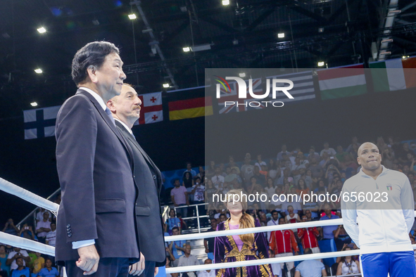 President of Azerbaijan Ilham Aliyev (2L)  alongside silver medalist Valentino Manfredonia of Italy during the medal ceremony for the Men's...
