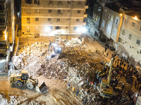 Rescue workers have found in the rubble of the collapsed building in Gesr  El- Suez district another dead person at 09:15 pm and  they are t...