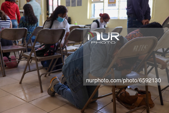 Migrant shelter performs holy week worship, migrants ask in their prayers to be received in the United States and by migrants who undertake...
