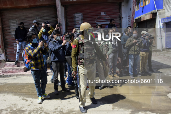 Indian forces restrict Journalists from going near to the spot where militants were believed to be trapped during cordon in Gulab Bagh area...