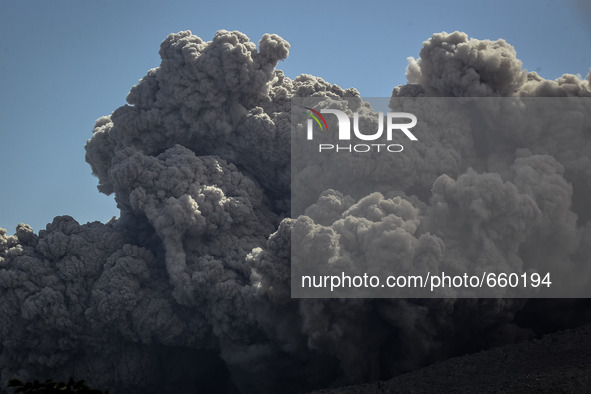 KARO, INDONESIA - JUNE 29: A volcanic plume forms as Mount Sinabung undergoes a volcanic spew on June 29, 2015 in Karo, Indonesia. Over 10,0...