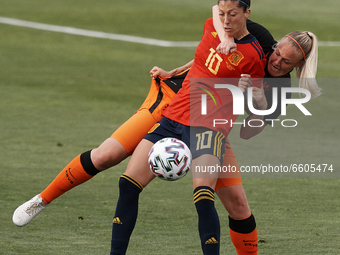 Jenni Hermoso (FC Barcelona) of Spain and Stefanie van der Gragt of Netherlands competes for the ball during the Women's International Frien...
