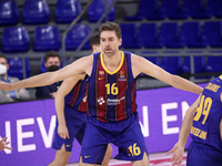 Twenty years after leaving FC Barcelona to play in the NBA, Pau Gasol makes his debut with the Barça shirt in the game against Bayern Munich...