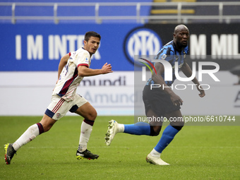 Romelu Lukaku of FC Internazionale (R) in action during the Serie A match between FC Internazionale  and Cagliari Calcio at Stadio Giuseppe...