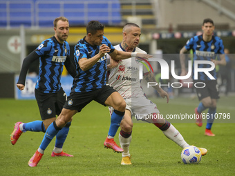 Alexis Sanchez (L) of FC Internazionale competes for the ball with Radja Nainggolan (R) of Cagliari Calcio during the Serie A match between...