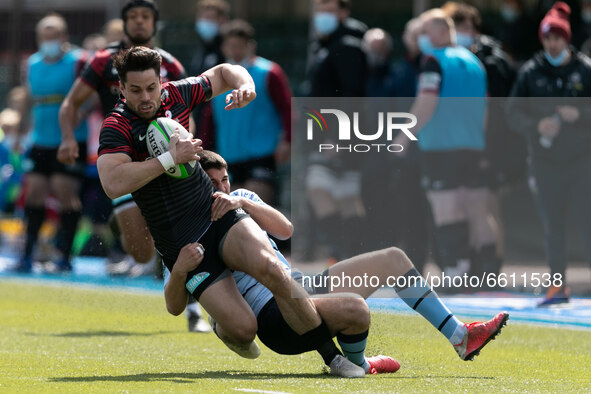 Sean Maitland of Saracens is tackled by Tommy Mathews of Bedford Blues during the Greene King IPA Championship match between Saracens and Be...