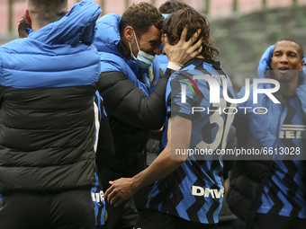 Matteo Darmian (R) of FC Internazionale celebrates with Daniel Padelli (L) after scoring the opening goal during the Serie A match between F...