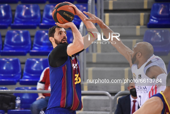 Nikola Mirotic and Alex Tyus during the match between FC Barcelona and Real Madrid, corresponding to the week 30 of the Liga Endesa, played...