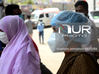Visitors wearing face mask are seen in front of Dhaka Medical College Hospital for treatment in Dhaka, Bangladesh, on April 12, 2021.  (