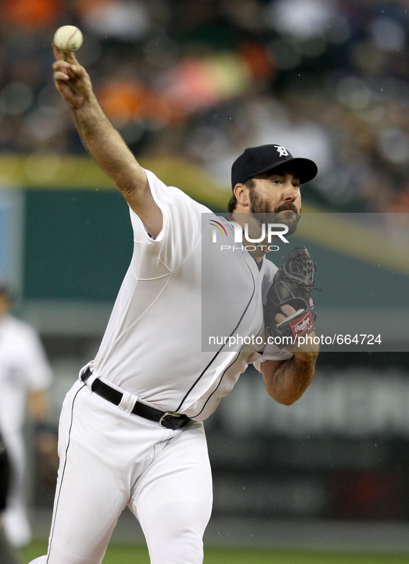 Detroit Tigers starting pitcher Justin Verlander delivers a pitch in the fourth inning of a baseball game against the Pittsburgh Pirates in...