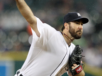 Detroit Tigers starting pitcher Justin Verlander delivers a pitch in the fourth inning of a baseball game against the Pittsburgh Pirates in...