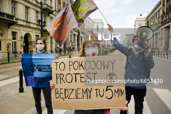 Climate activists gathered in a few places in Warsaw, Poland, forming short - 5 minutes long only - roadblocks. The aim was to raise awarene...