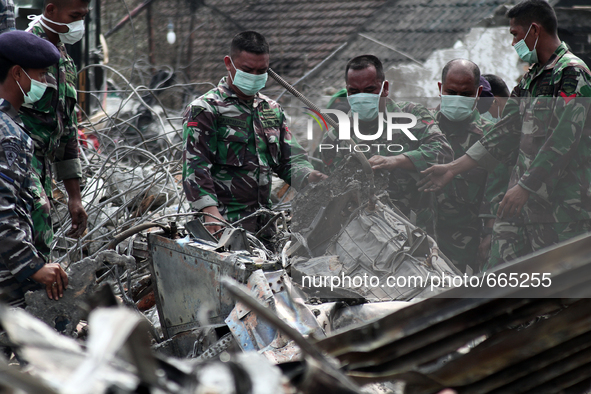 Indonesian military personnel to sort the rubble from the ruins of Indonesian aircraft C-130 Hercules day after the crash in Medan, North Su...