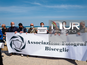 A group of photographers protest on the Lungomare in front of the Puglia Region on the first day in the orange zone for lack of support from...