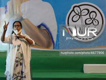 Mamata Banerjee chief of Trinamool Congress showing victory singh at the press conference on May 02,2021 in Kolkata, India. All India Trinam...