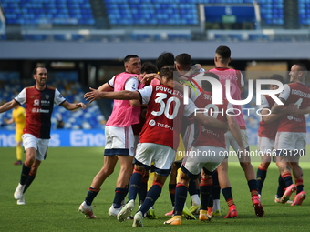 Players of Cagliari Calcio celebrates after scoring 1-1 during the Serie A match between SSC Napoli and Cagliari Calcio at Stadio Diego Arma...