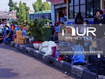 Prospective passengers await the scheduled bus departure at the Kampung Rambutan bus station, Jakarta, Indonesia, Monday 3 May 2021. The gov...