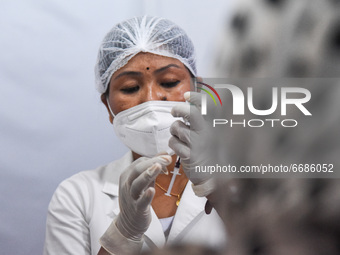 A health worker praparing a dose of COVID-19 vaccine, at a vaccination centre in Guwahati, India on 05 May 2021. India has opened up vaccina...