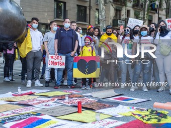 Protesters are seen in front of posters on the ground
About 400 people, mostly from the Colombian community of Barcelona, have demonstrated...