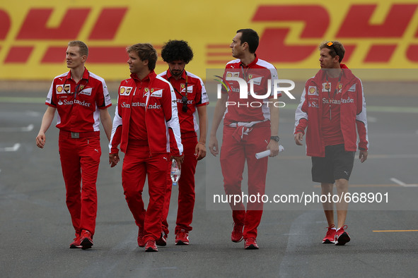 FORMULA 1 BRITISH GRAND PRIX 2015
Sebastian Vettel (GER#5), Scuderia Ferrari bei der Begehung der Strecke
