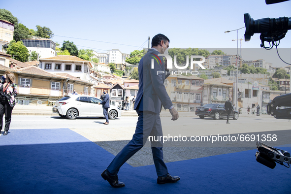 Spain's Prime Minister Pedro Sanchez (R) arrives for the Porto Social Summit hosted by the Portuguese presidency of the Council of the Europ...