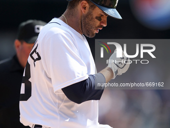Detroit Tigers' J.D. Martinez rounds the bases after his three-run home run in the eighth inning of a baseball game against the Pittsburgh P...