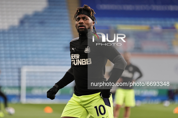 Allan Saint-Maximin of Newcastle United warms up ahead of the Premier League match between Leicester City and Newcastle United at the King P...