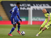Kelechi Iheanacho of Leicester City looks to go past Jonjo Shelvey of Newcastle United during the Premier League match between Leicester Cit...