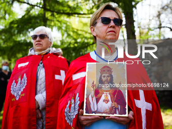 Members of the Enthronement of Jesus Christ The King of Poland attend the ceremony commemorating St. Stanislaus at Church on the Rock in Kra...