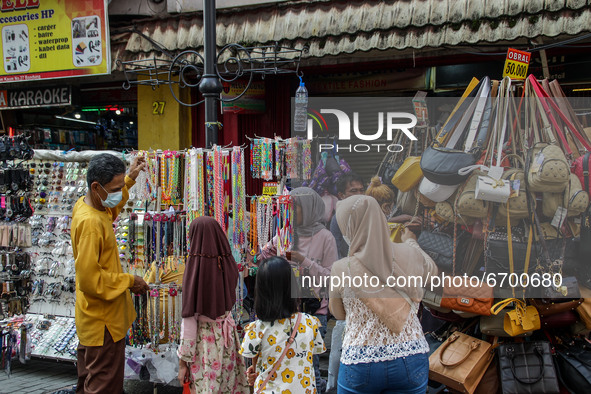 People shop at a market ahead of the Eid al-Fitr celebrations during the Muslim holy month of Ramadan amid the COVID-19 pandemic on 10, May...