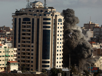Smoke rises following an Israeli air strike, amid a flare-up of Israeli-Palestinian fighting, in Gaza City May 17, 2021.
 (