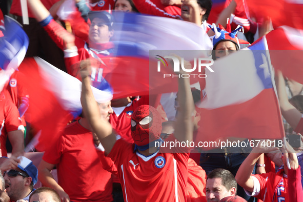 SANTIAGO, July 5, 2015 () -- Fans wait for the final match of the Copa America Chile 2015 between Chile and Argentina, at the National Stadi...