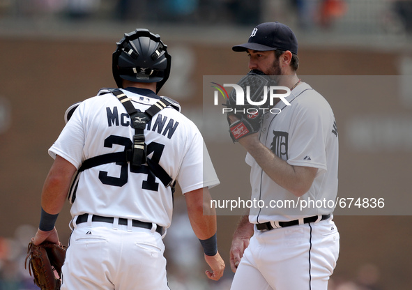 Detroit Tigers starting pitcher Justin Verlander talks to catcher James McCann during the fourth inning of a baseball game against the Toron...