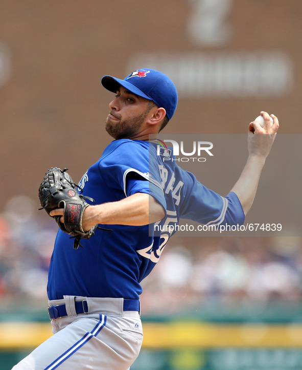 Toronto Blue Jays starting pitcher Marco Estrada pitches the fourth inning of a baseball game against the Detroit Tigers in Detroit, Michiga...