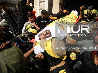 (EDITOR'S NOTE: Image depicts death) Members of the the Al-Aqsa Martyrs' Brigades, the armed wing of the Palestinian Fatah movement, and rel...