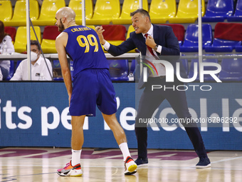 Coach of FC Barcelona Sarunas Jasikevicius talking with 99 Nick Calathes of FC Barcelona during the Liga ACB playoff 3rd match of the semi f...