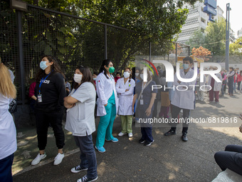 Health Workers take part during the  Earthquake National Simulacrum at the  November 20 ISSSTE Hospital , for the purpose of prevention and...