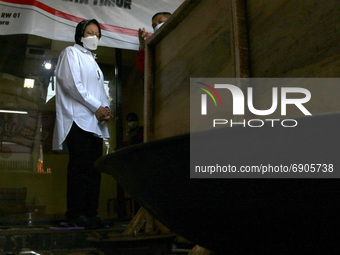 Minister of Social Affairs Tri Rismaharini (white shirt) monitors the operation of public kitchens in the Otista area, East Jakarta on July...