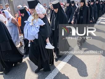  Priests of the Ukrainian Orthodox Church of Moscow Patriarchate, nuns and believers take part in religious procession in downtown Kyiv, Ukr...